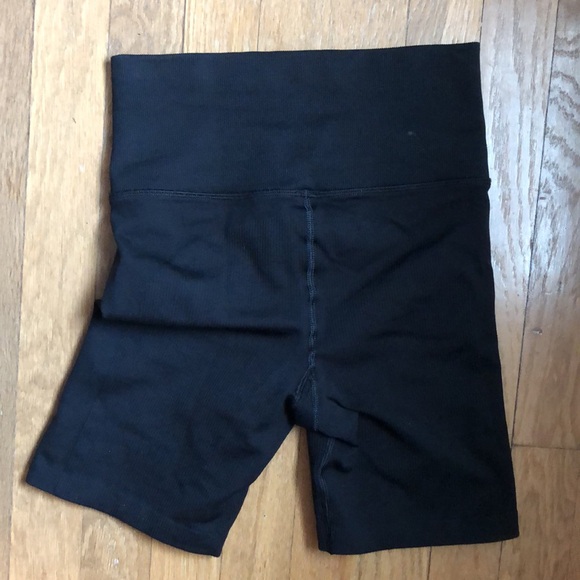 Athleta Elation Ultra High Rise Black Bike Shorts - Picture 5 of 7